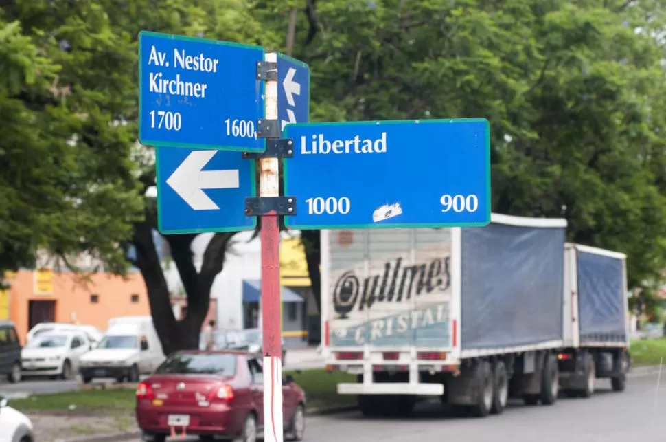 QUE SIGA KIRCHNER. No quieren que la avenida vuelva a llamarse Roca. la gaceta / foto de DIEGO ARAOZ