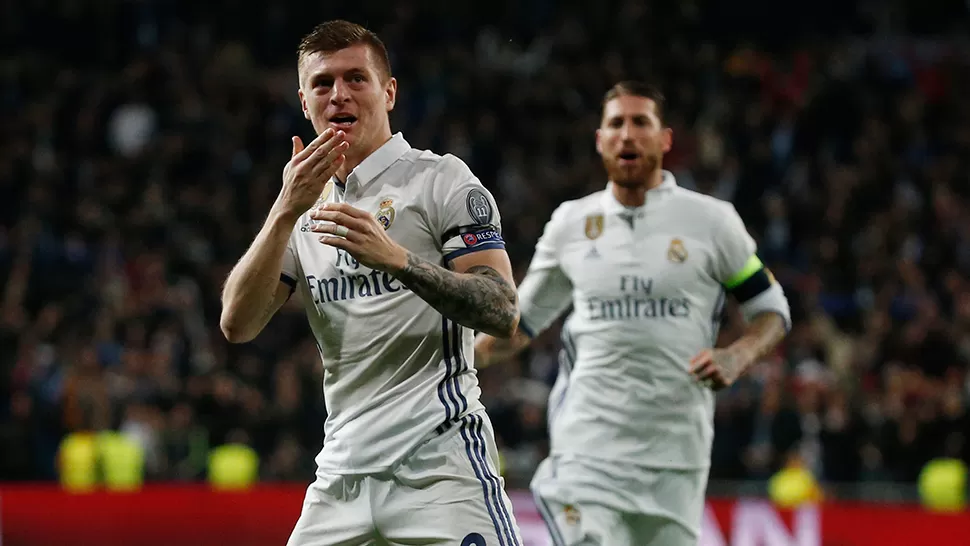 TALENTO. Kroos marcó el camino para el triunfo del Madrid. REUTERS