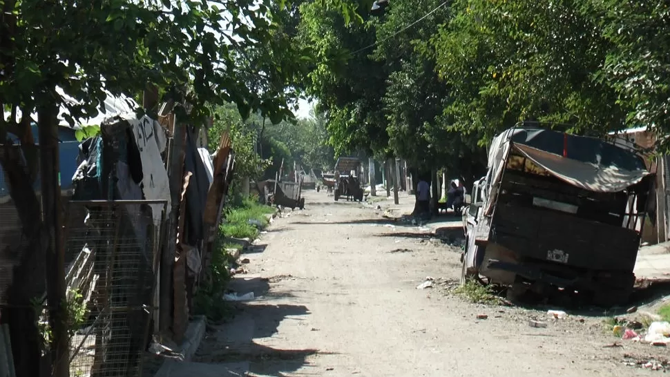 CALLES DESOLADAS. En el corazón de Villa Muñecas, la gente no se anima a caminar. LA GACETA / FOTO DE MATÍAS QUINTANA