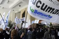 Hubo acuerdo salarial y los bancarios levantaron el paro