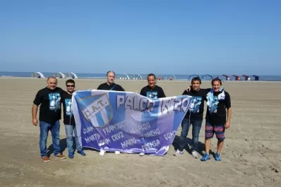 Los hinchas decanos disfrutan del viaje de sus sueños