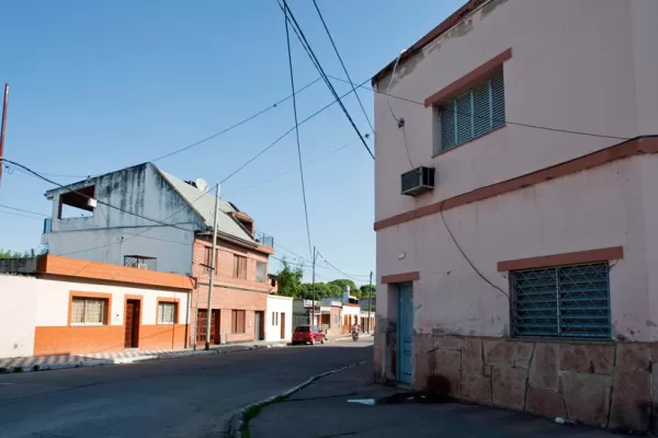 Buscan a un barra por balear en la cabeza a un hincha de San Martín