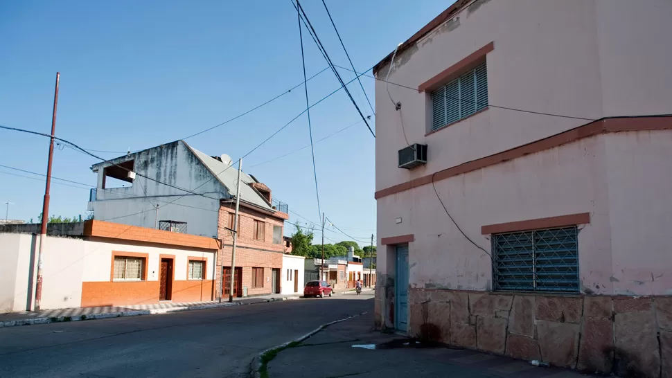 LA ZONA DE LA BATALLA. El primer enfrentamiento se produjo en la Matienzo al 800, pero luego se produjeron otros cruces cerca del estadio. LA GACETA / FOTO DE INÉS QUINTEROS ORIO