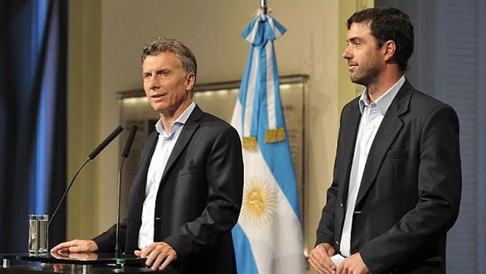 MACRI Y BASAVILBASO. El presidente y el titular de la Anses. FOTO TOMADA DE ARRIBAELESTE.COM