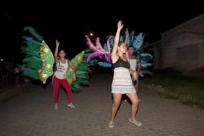 El carnaval se anticipa y llena de brillo las calles de Tafí Viejo