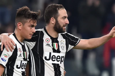 Dybala e Higuaín estuvieron implacables en la goleada de la Juventus