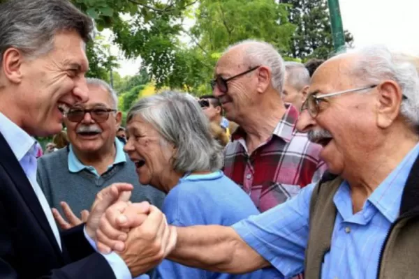 Macri se rodeó de jubilados, el día después de la polémica