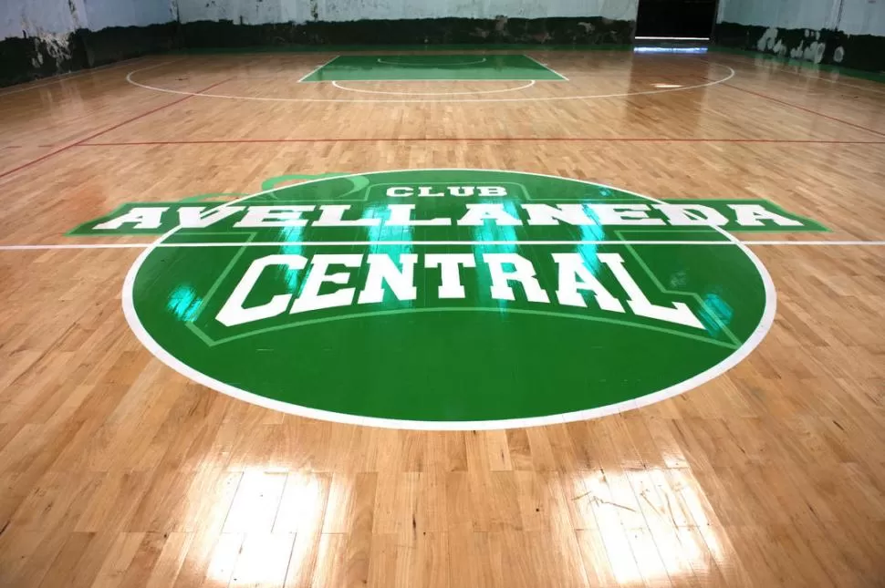 LISTO. En Avellaneda Central sólo faltan las “jirafas” para el corte de cinta. la gaceta / foto de adrián lugones 