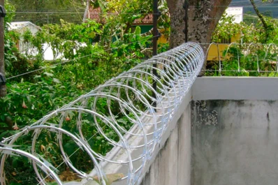 Murió al tocar la cerca de su casa, que fue electrificada por seguridad