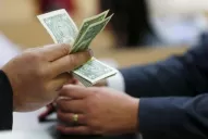El gasto público debilita el valor del dólar