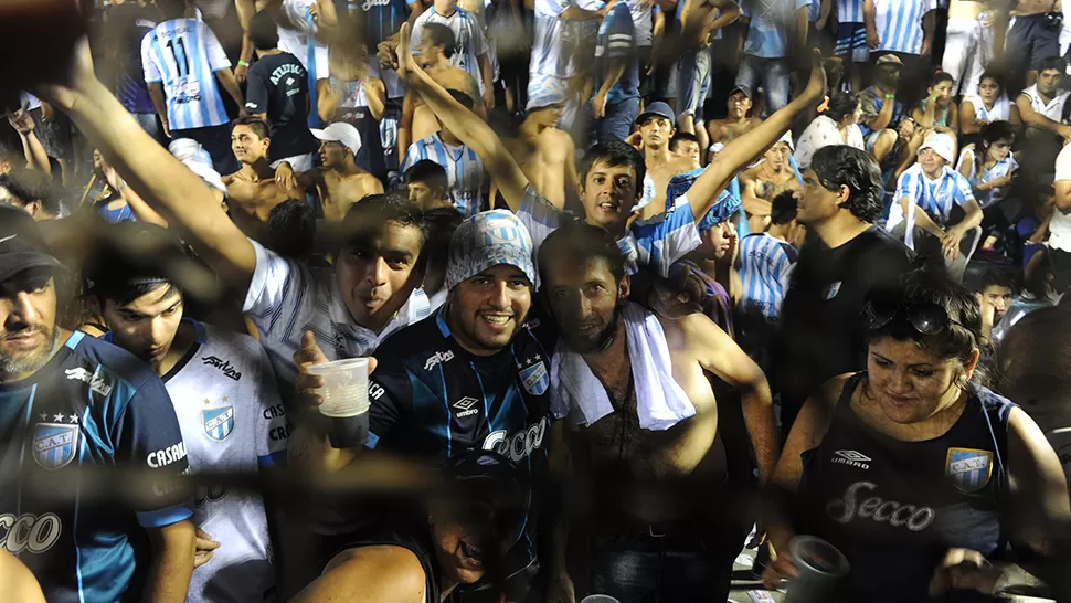 LLENO TOTAL. Los hinchas quieren estar en la fase de grupos y coparán el Monumental. LA GACETA/FOTO DE FRANCO VERA