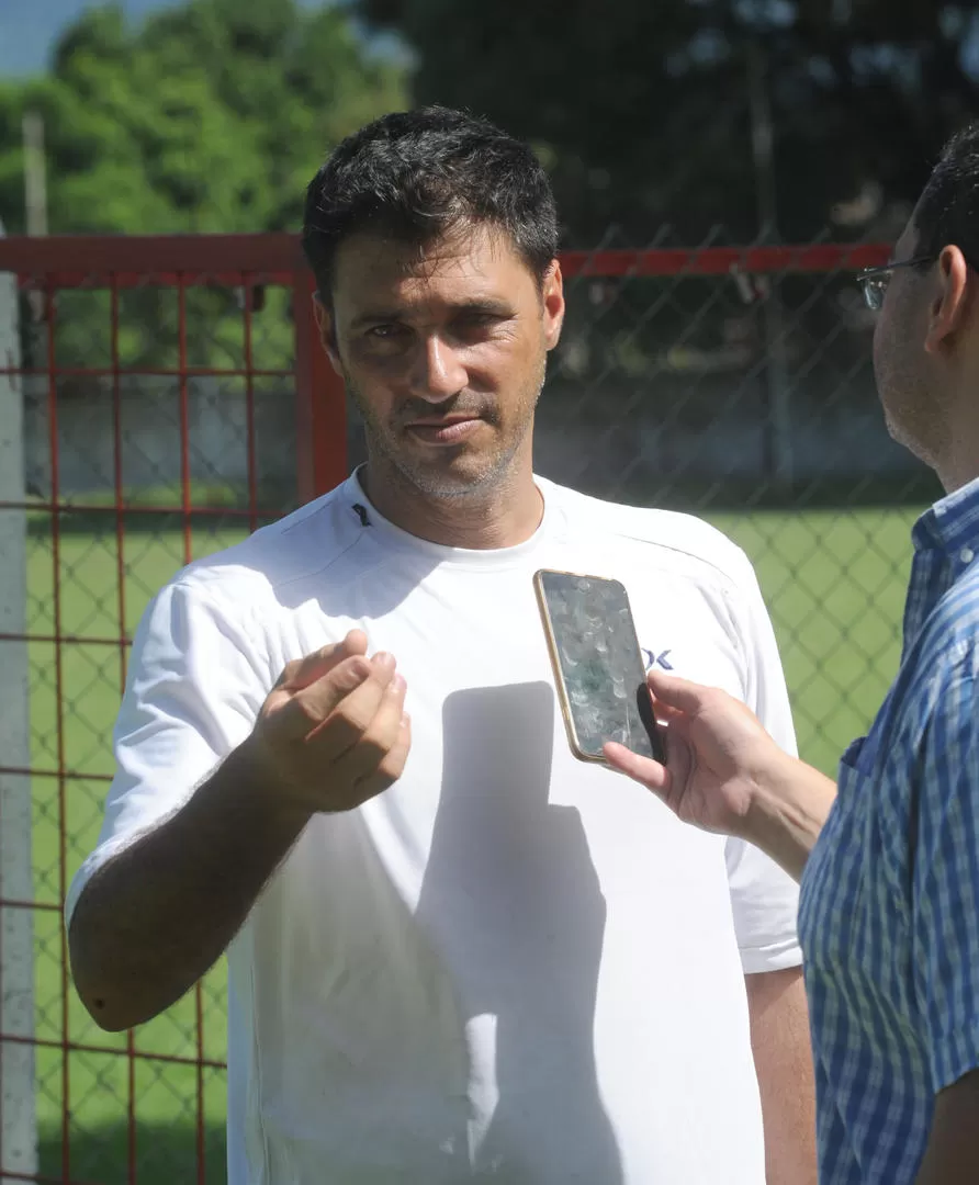 EL MÁS “ODIADO”. El profesor Riberi es el encargado de la preparación física de los jugadores y de que estén alertas. la gaceta / foto de Antonio Ferroni