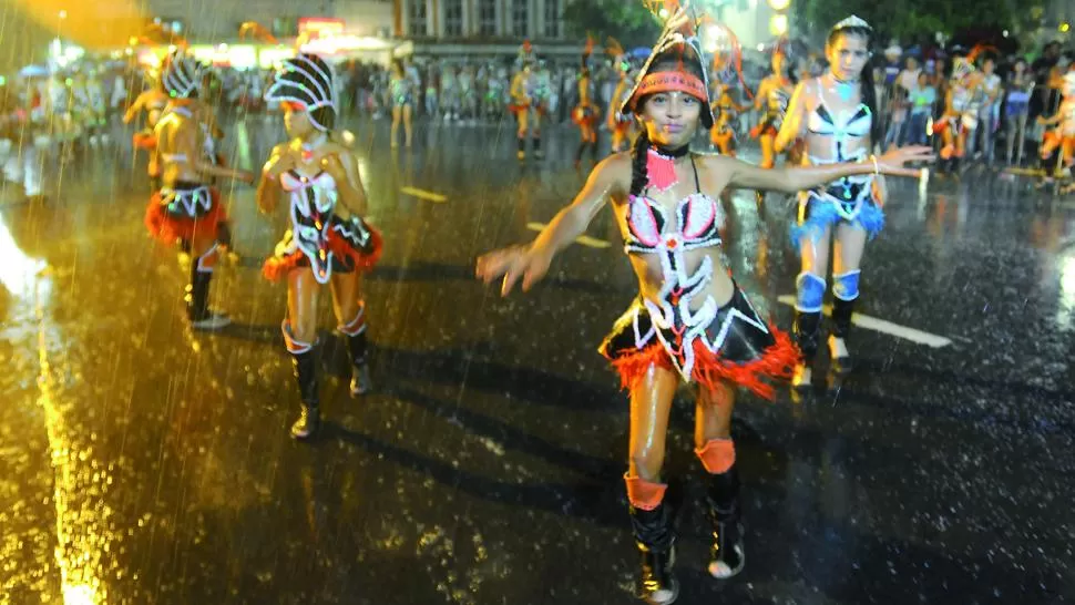 FIESTA BAJO EL AGUA. Los festejos tendrían un condimento extra, según el pronóstico. ARCHIVO LA GACETA / FOTO DE INÉS QUINTEROS ORIO