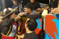 Un hincha de Atlético desfiló en el carnaval de Corrientes y saludó a Maradona