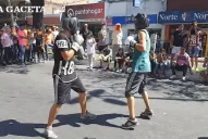 Insólito: improvisaron un ring y organizaron peleas de boxeo afuera de la Legislatura