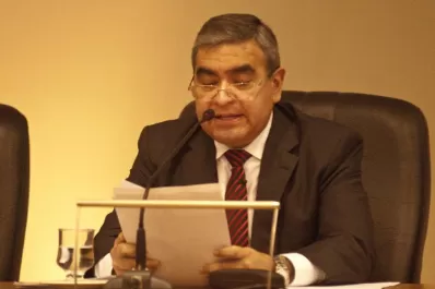 Alfaro anunciará obras en un Concejo sitiado por taxistas