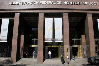 La recaudación nacional creció el 27,8% en febrero, impulsada por el IVA