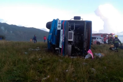 Un colectivo volcó en la ruta 307, a pocos kilómetros de El Infiernillo