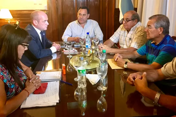 Avanzan las negociaciones, pero no se confirma la fecha del inicio de clases