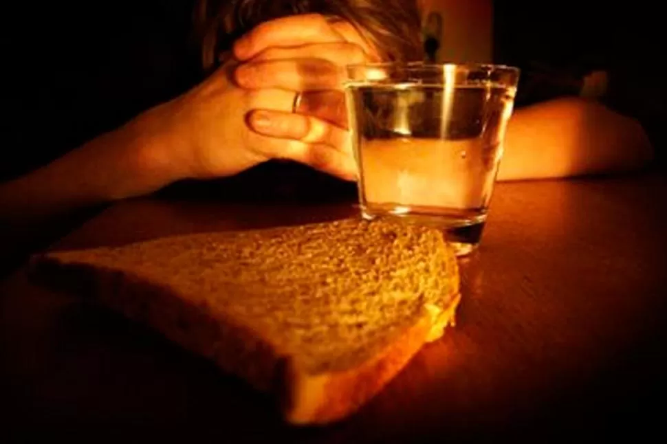 UNA PRÁCTICA QUE PERDURA. Comer liviano ayuda a elevar el alma.  