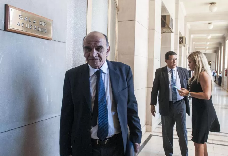 MINISTRO PÚBLICO. El jefe de los fiscales Edmundo Jiménez en el Palacio de Justicia.  