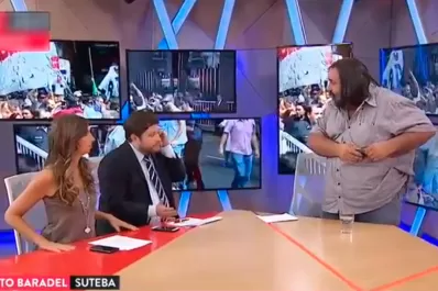 Baradel se enfureció al aire: le preguntaron si era docente y abandonó el estudio