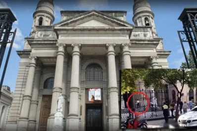 ¿Una mujer endemoniada en una iglesia del centro tucumano?