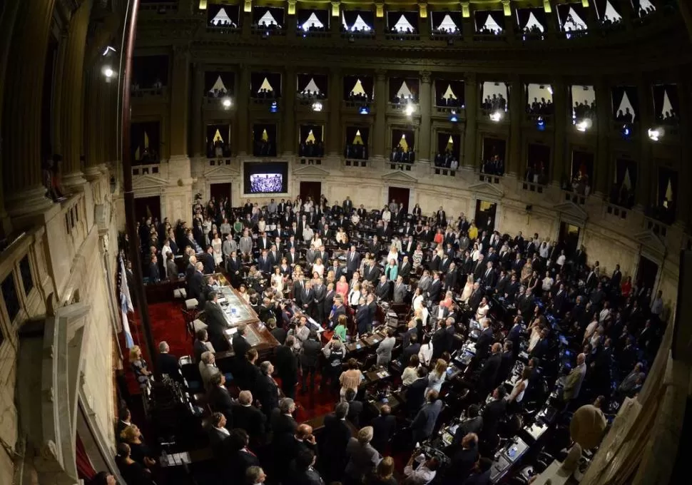 APERTURA DEL 135° PERÍODO DE SESIONES ORDINARIAS. Legisladores, autoridades e invitados al comienzo del acto en el Congreso.  Dyn