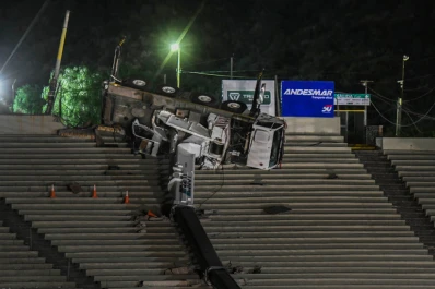 Video: así se cayó una grúa sobre el anfiteatro y peligra la Fiesta de la Vendimia