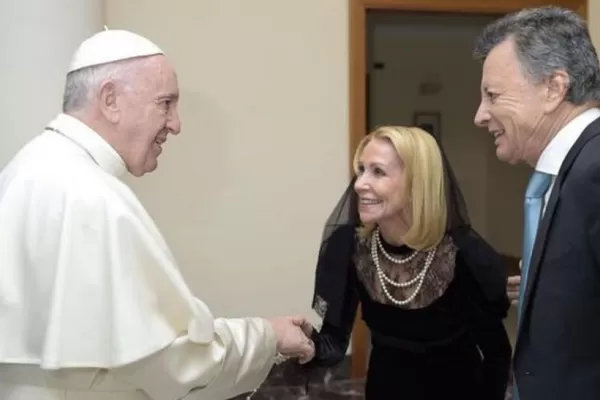 Palito y Evangelina renovaron los votos frente al Papa