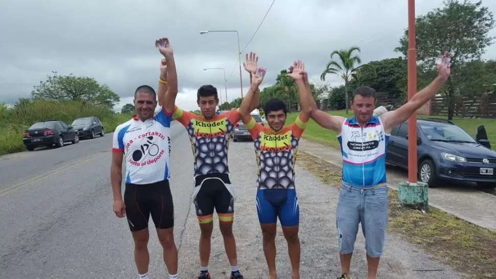 BUEN NIVEL. Khoder (h) -segundo desde la izquierda- logró un gran éxito. foto de Asociación Ciclista Tucumana
