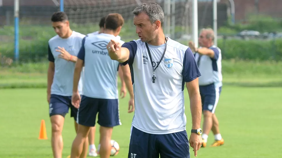 CON MUCHO TRABAJO. A pesar del parate en el fútbol, Lavallén piensa en los partidos de la Libertadores. LA GACETA/FOTO DE ANTONIO FERRONI