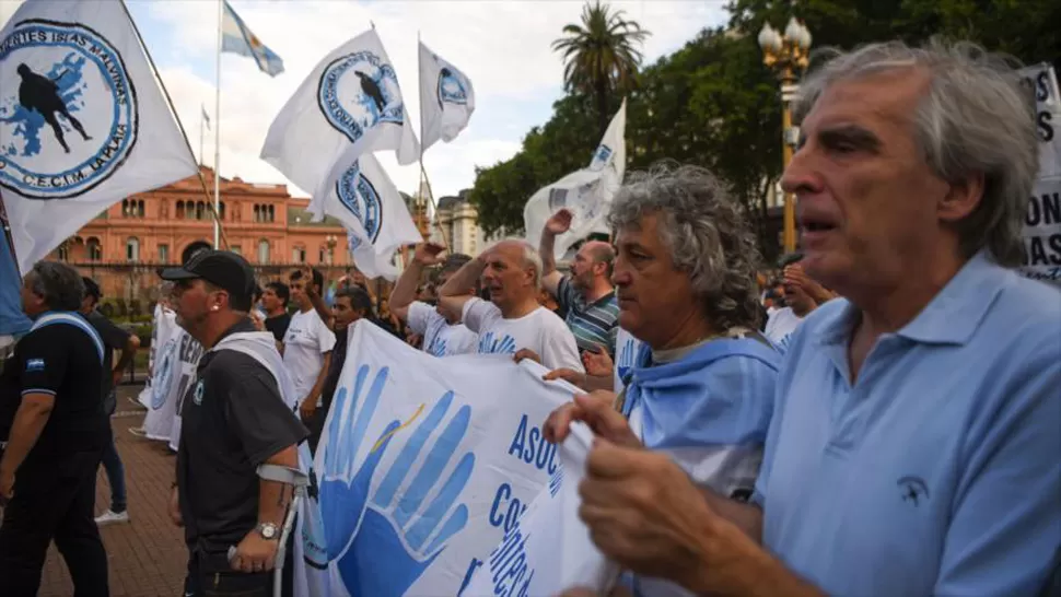 MARCHA POR LOS CAÍDOS EN MALVINAS. Una de las tantas movilizaciones desde la guerra hasta el día de hoy. FOTO TOMADA DE HISPANTV.COM