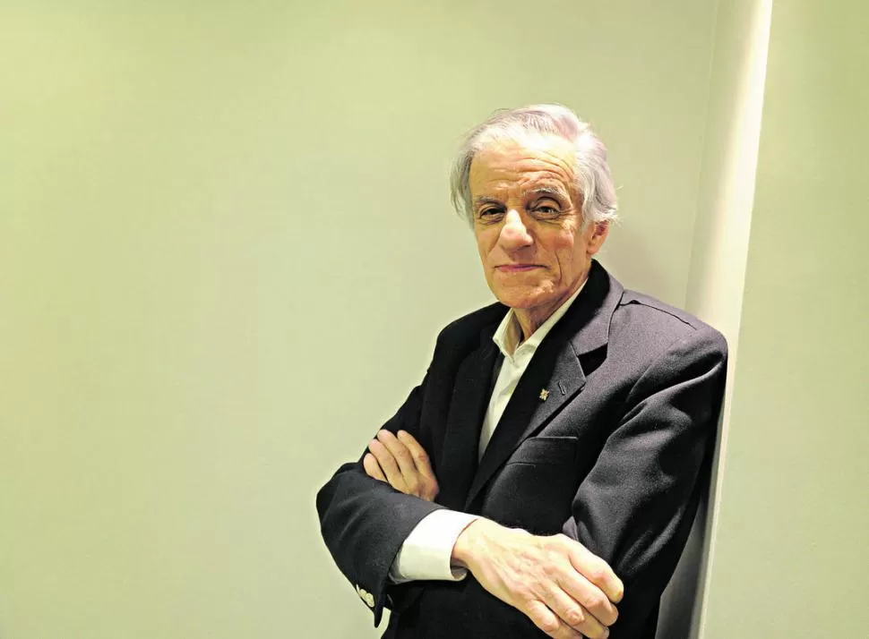 IMPLACABLE. “Había una frase hecha que prescribía en las reuniones familiares: ‘En la mesa no se habla de religión ni de política’. Hoy la política provoca estridentes discusiones; no ocurre así con la religión, ya pocos se acuerdan de Dios”, sentencia Sebreli. 