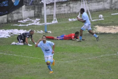Deportivo superó a Newbery, pintó la ciudad de celeste y se clasificó