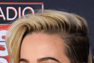 Katy Perry fue a una entrega de premios con comida entre los dientes