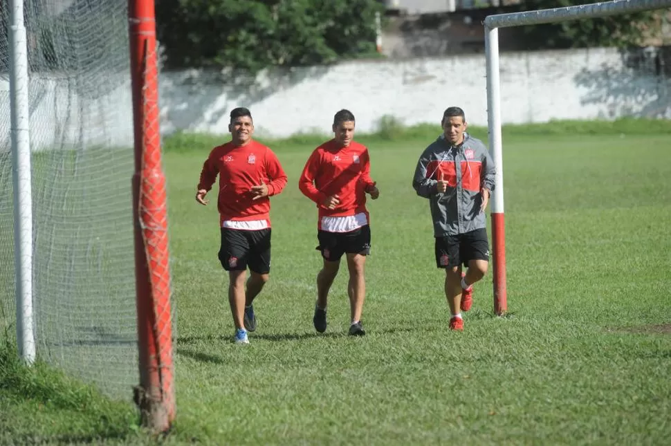 PACIENCIA ANTE TODO. “Lucho” trabaja para tener una chance en la B Nacional. la gaceta / foto de franco vera (archivo)