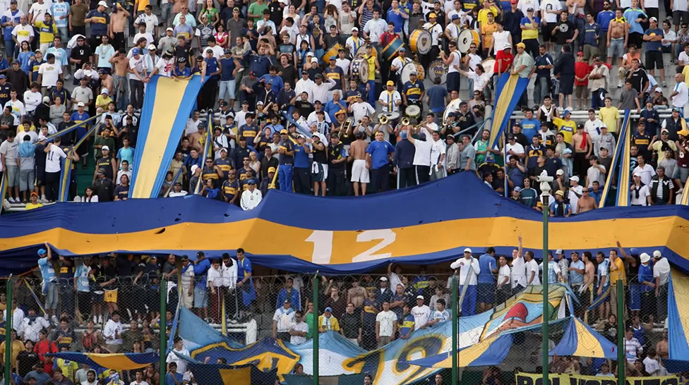 HINCHAS DE BOCA EN LA CANCHA DE BANFIELD (ARCHIVO)