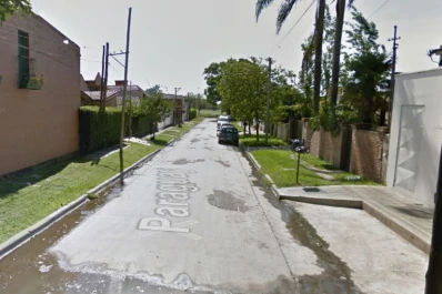 Lo encañonaron cuando llegaba a su casa y le robaron $ 20.000