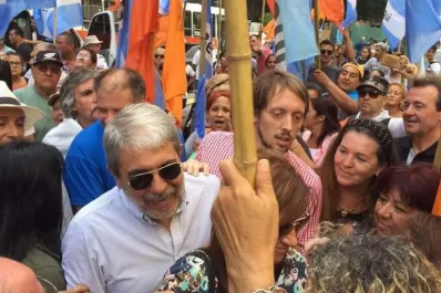 Echaron a Aníbal Fernández del palco principal de la CGT