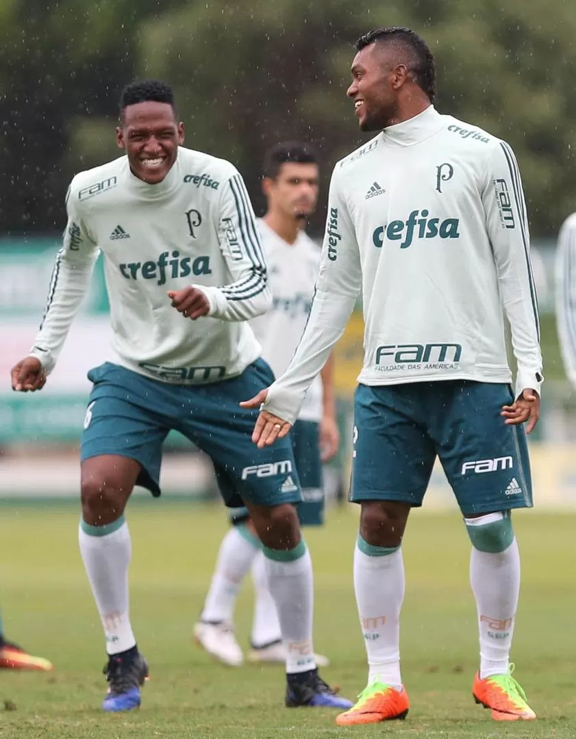  FELICES. Los colombianos Yerry Mina y Miguel Borja, antes de viajar a Tucumán. IMAGEN TOMADA DE TWITTER