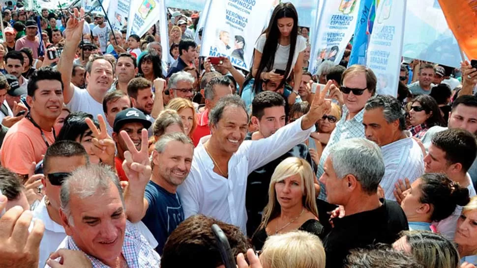 PRESENTE. Daniel Scioli, en la marcha de la CGT.  FOTO TOMADA DE PERFIL.COM