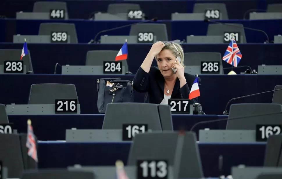 MARIE LE PEN. Intelectuales la acusan de oportunista: a la caza del voto femenino. 