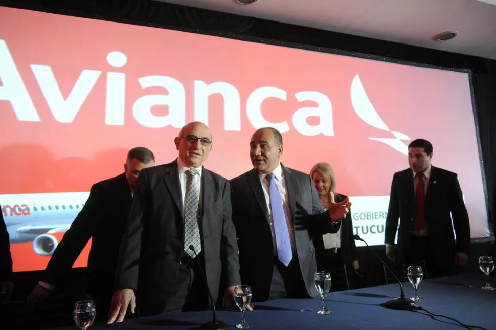 ANUNCIO. En noviembre, el titular de Avianca, Germán Efromovich, y Manzur firmaron el convenio; hay optimismo en el PE de que se cumpla. la gaceta / foto de hector peralta (archivo)