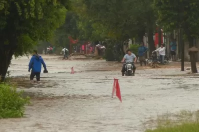 Hay 600 familias aisladas por culpa de la inundación