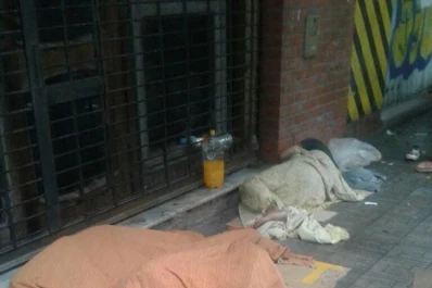 La foto de los que duermen en la calle no puede naturalizarse