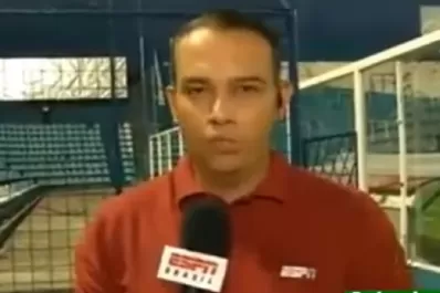 La TV brasileña se sorprende por la proximidad que tienen los hinchas con el campo de juego del Monumental