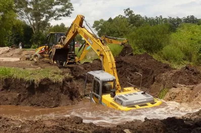 La ruta 38 sigue cortada: la máquina con la que la arreglaban se cayó a un arroyo