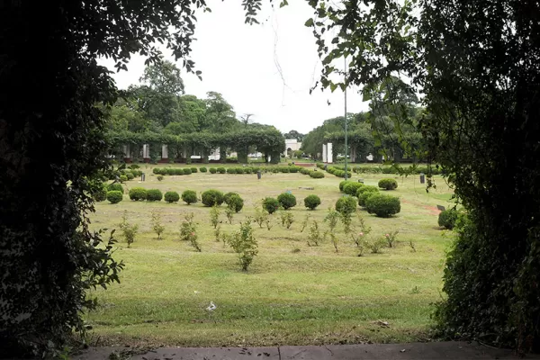 Quieren enrejar el Rosedal del parque 9 de Julio, ¿qué te parece?