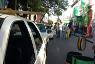 Los taxistas cortaron San Martín y Monteagudo para reclamar el blanqueo de los choferes
